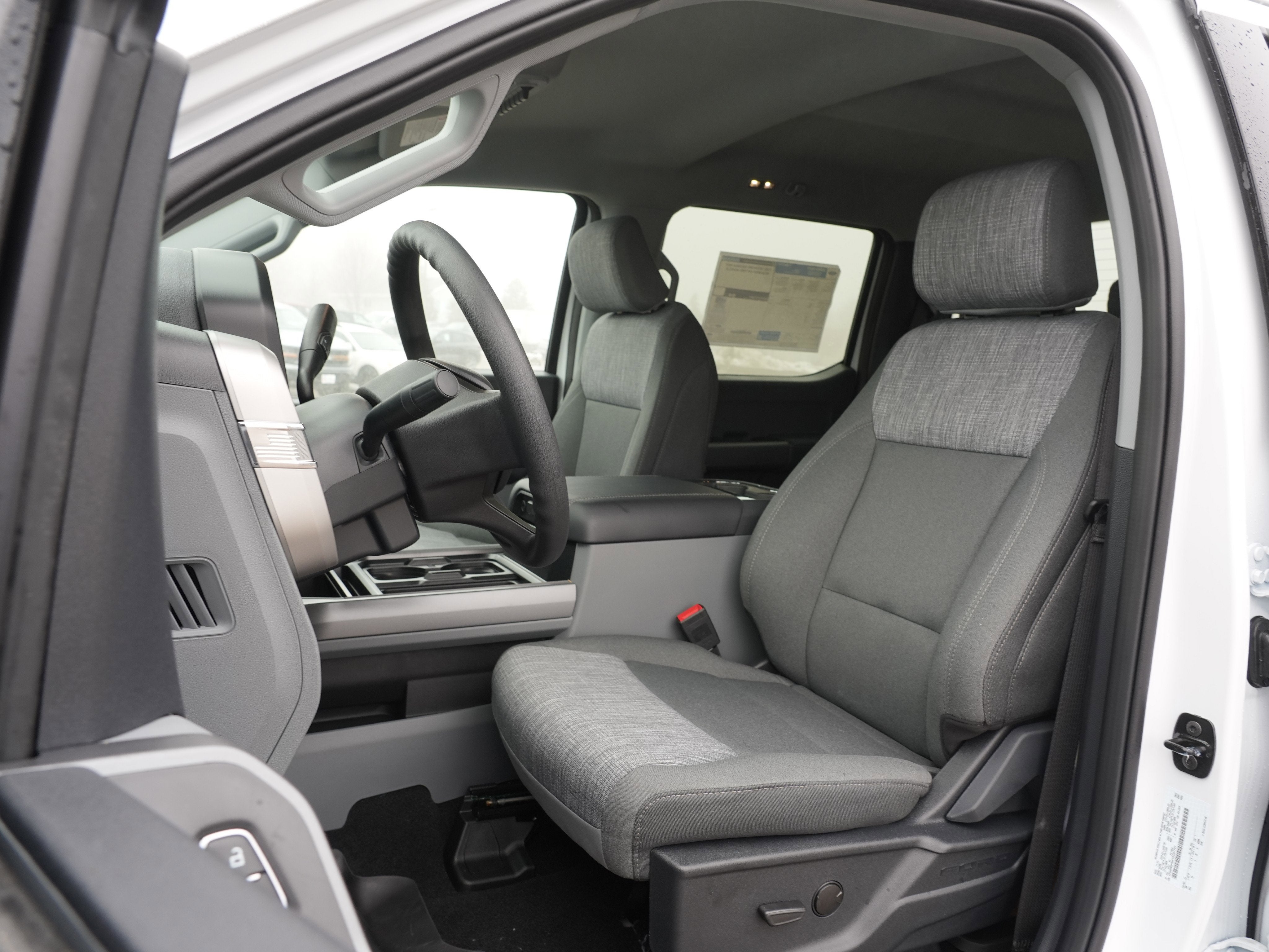 2026 Ford Super Duty F-550 DRW XLT