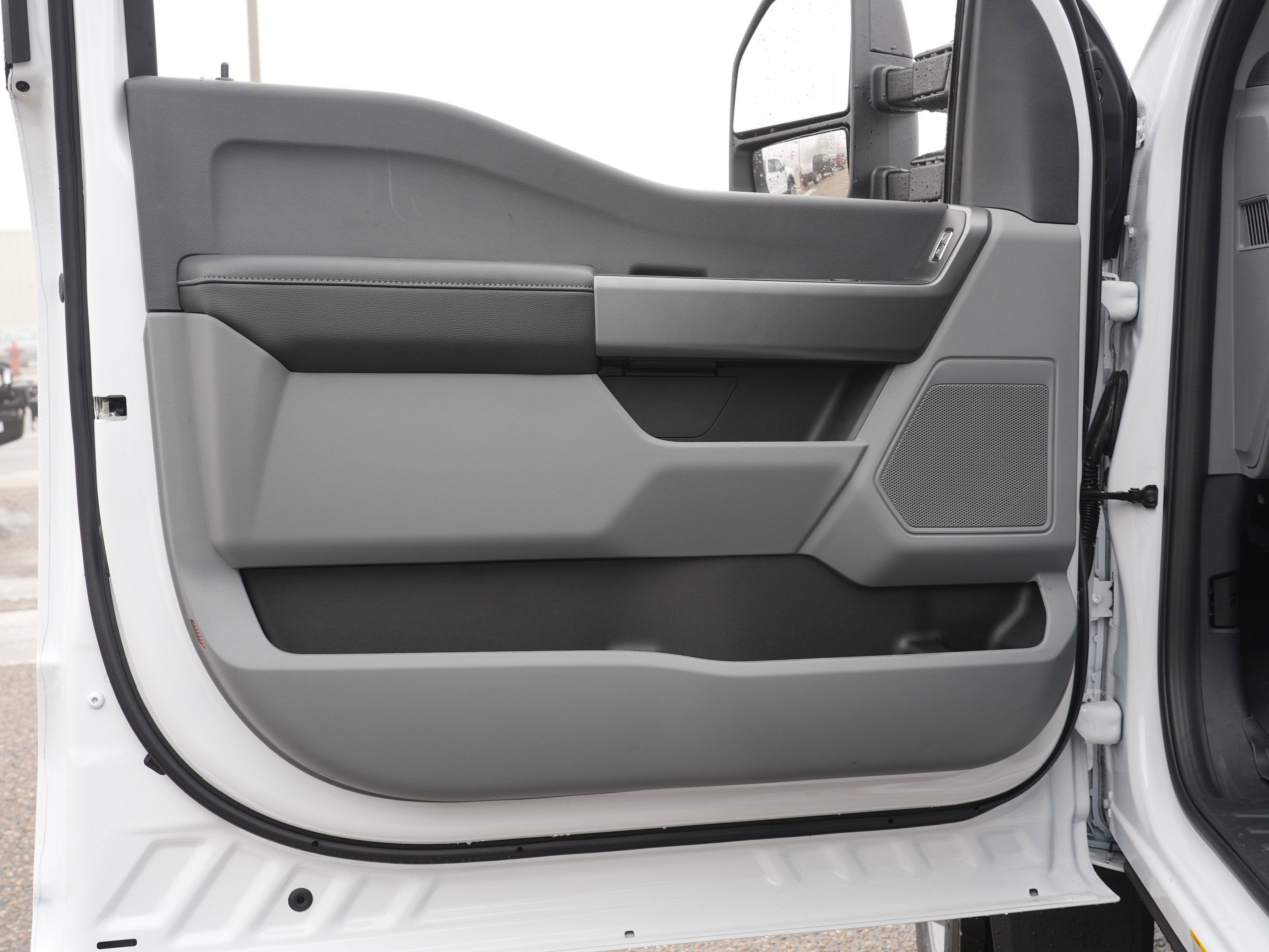 2026 Ford Super Duty F-550 DRW XLT