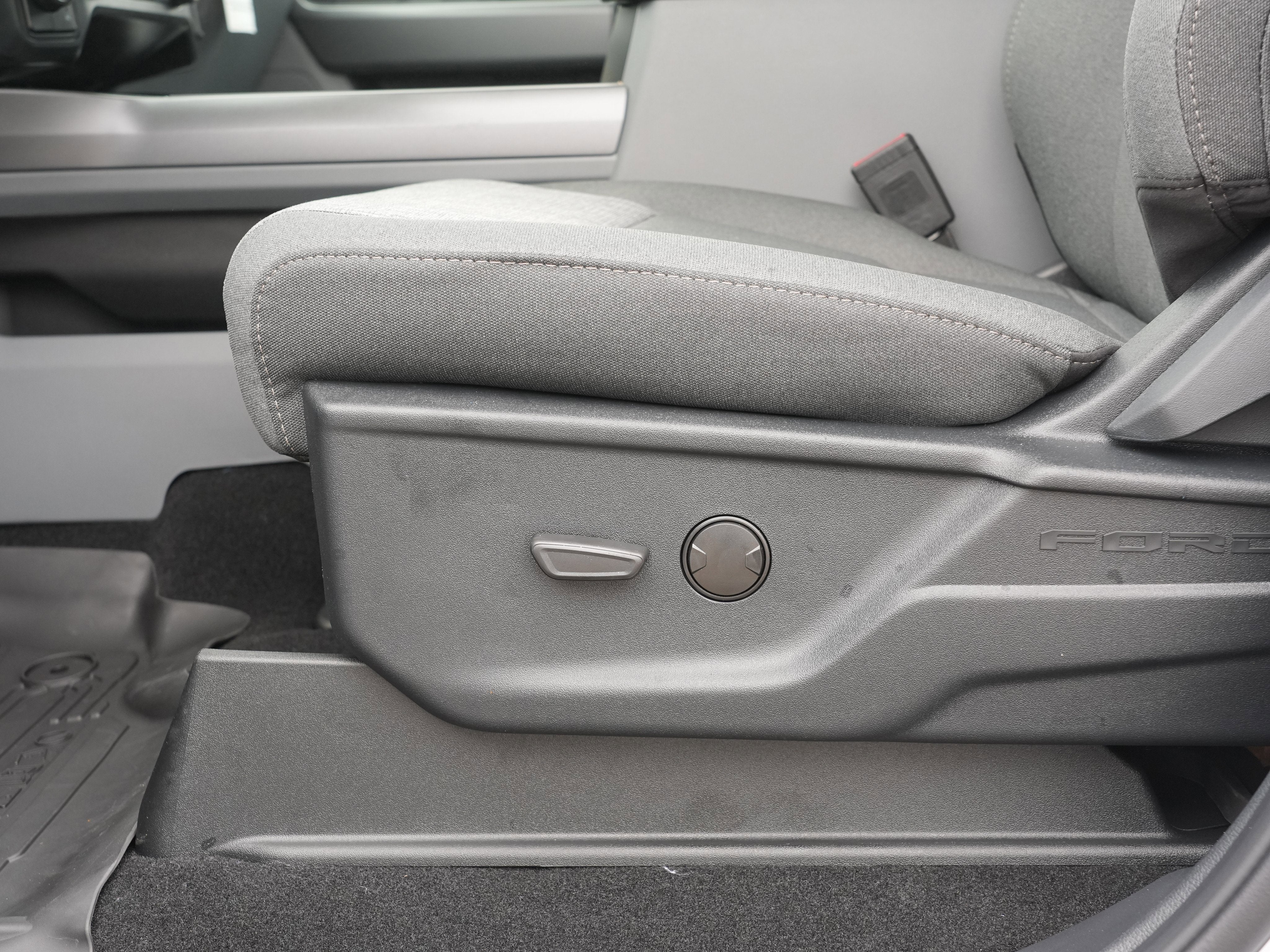 2026 Ford Super Duty F-550 DRW XLT