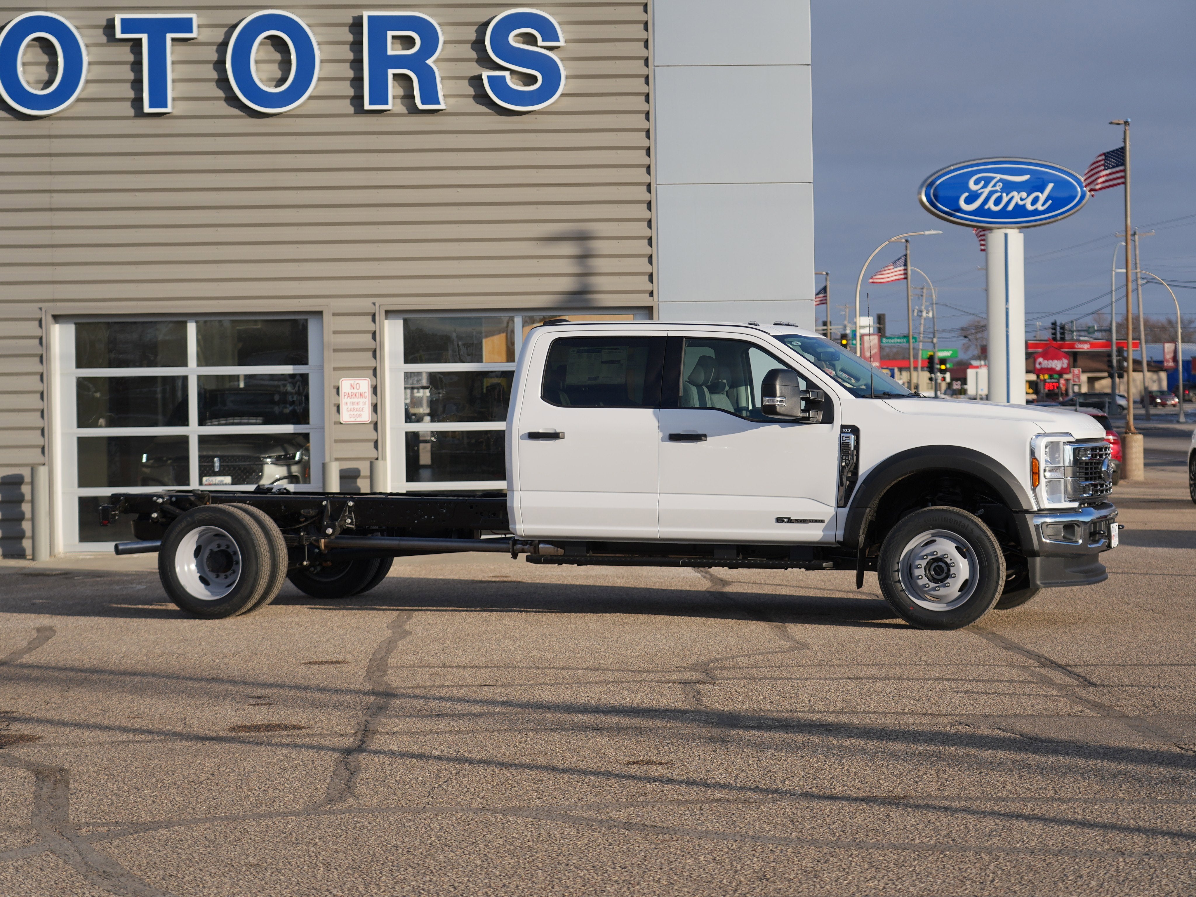 2026 Ford Super Duty F-550 DRW XLT