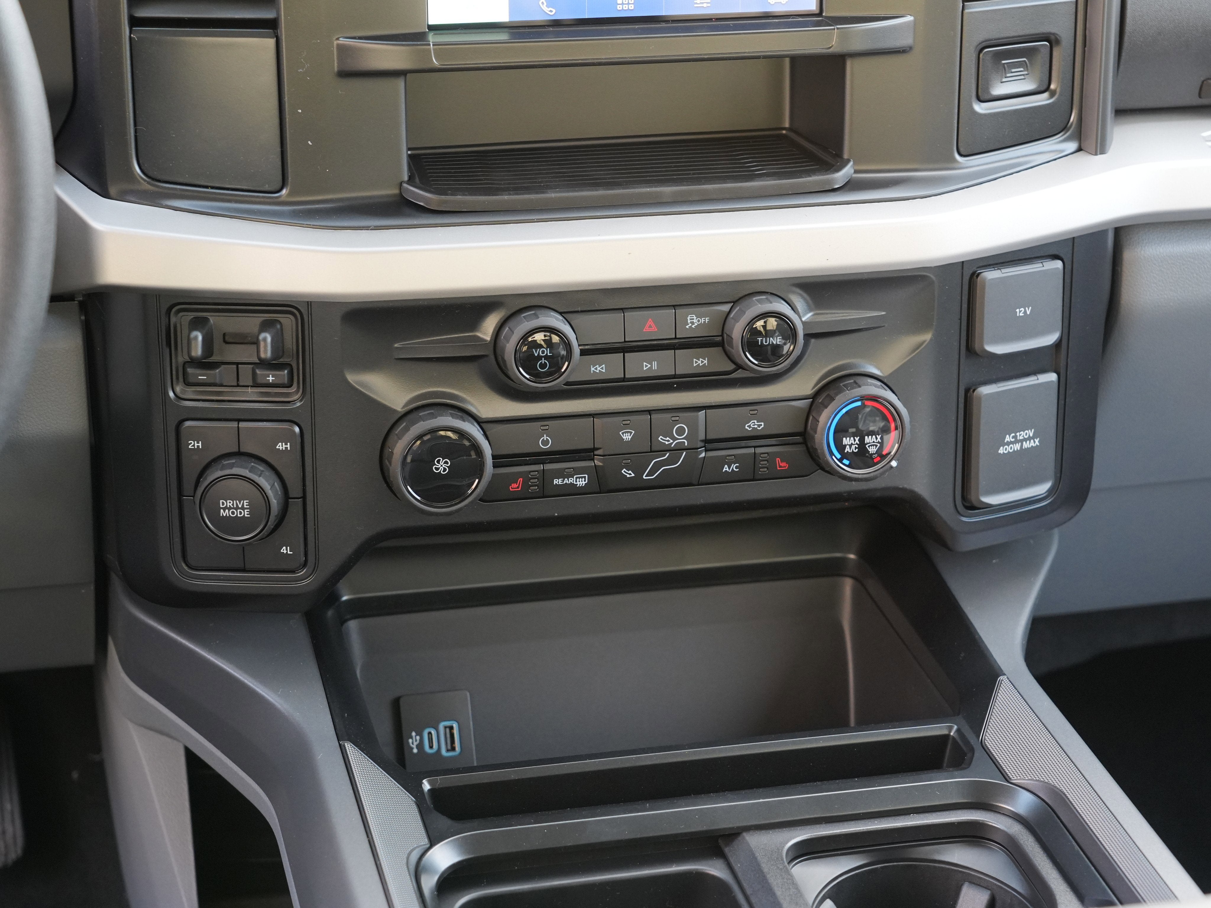 2026 Ford Super Duty F-550 DRW XLT