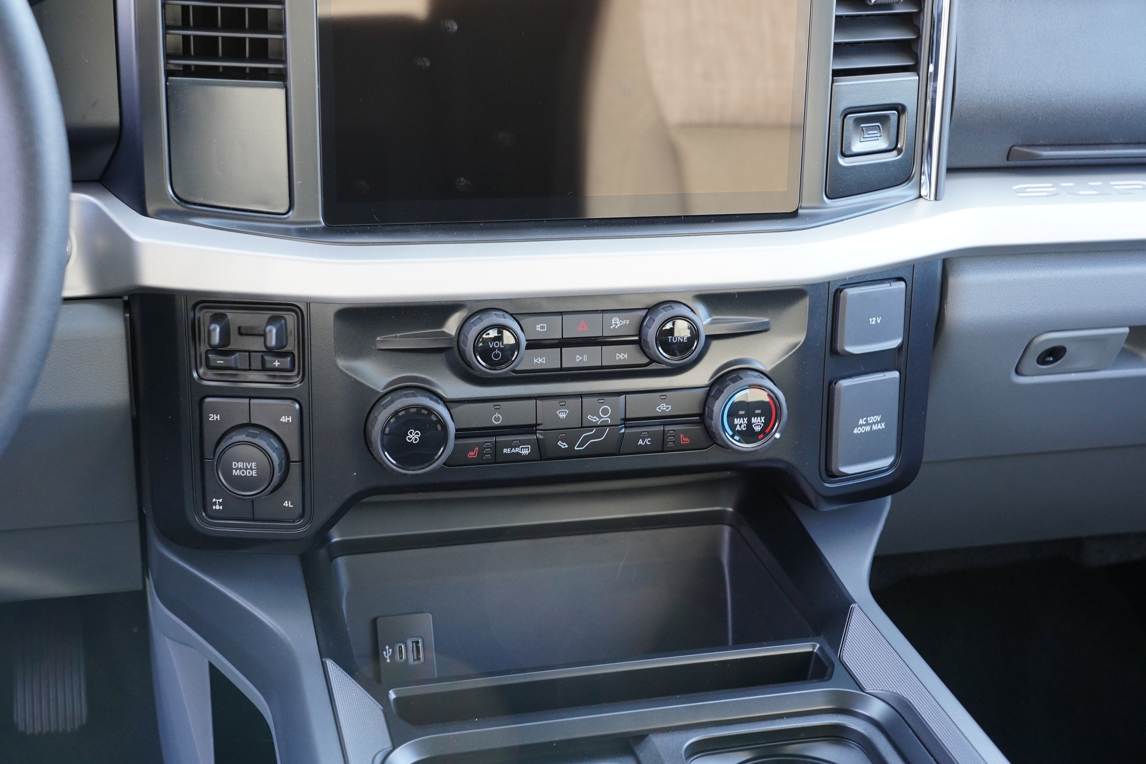 2026 Ford Super Duty F-350 SRW XLT