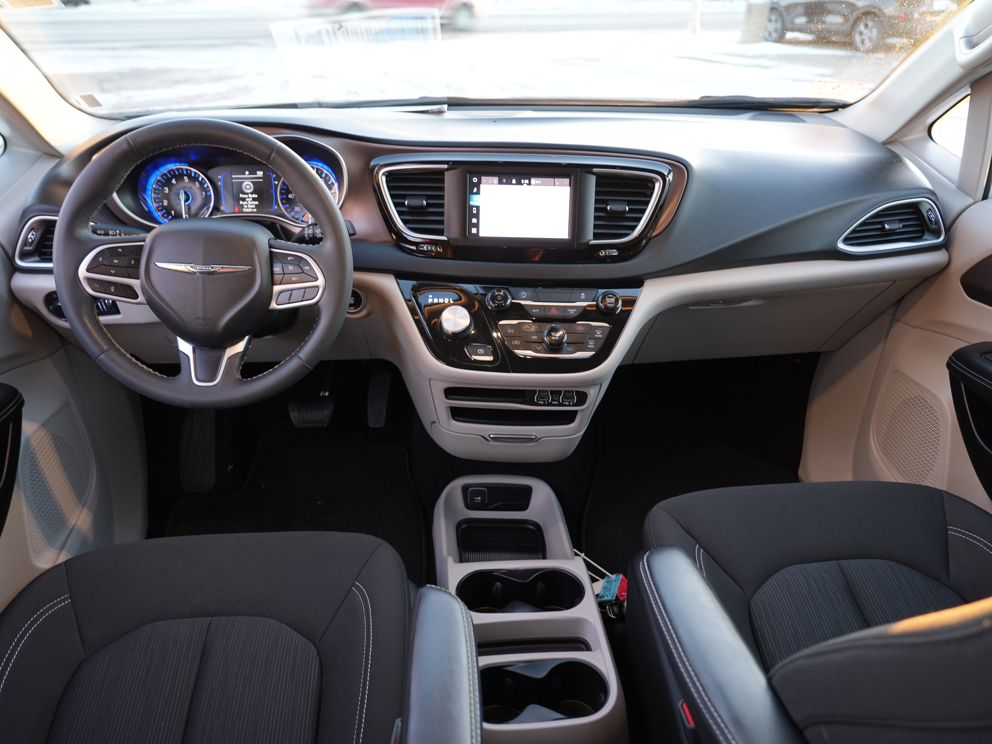 2023 Chrysler Voyager LX