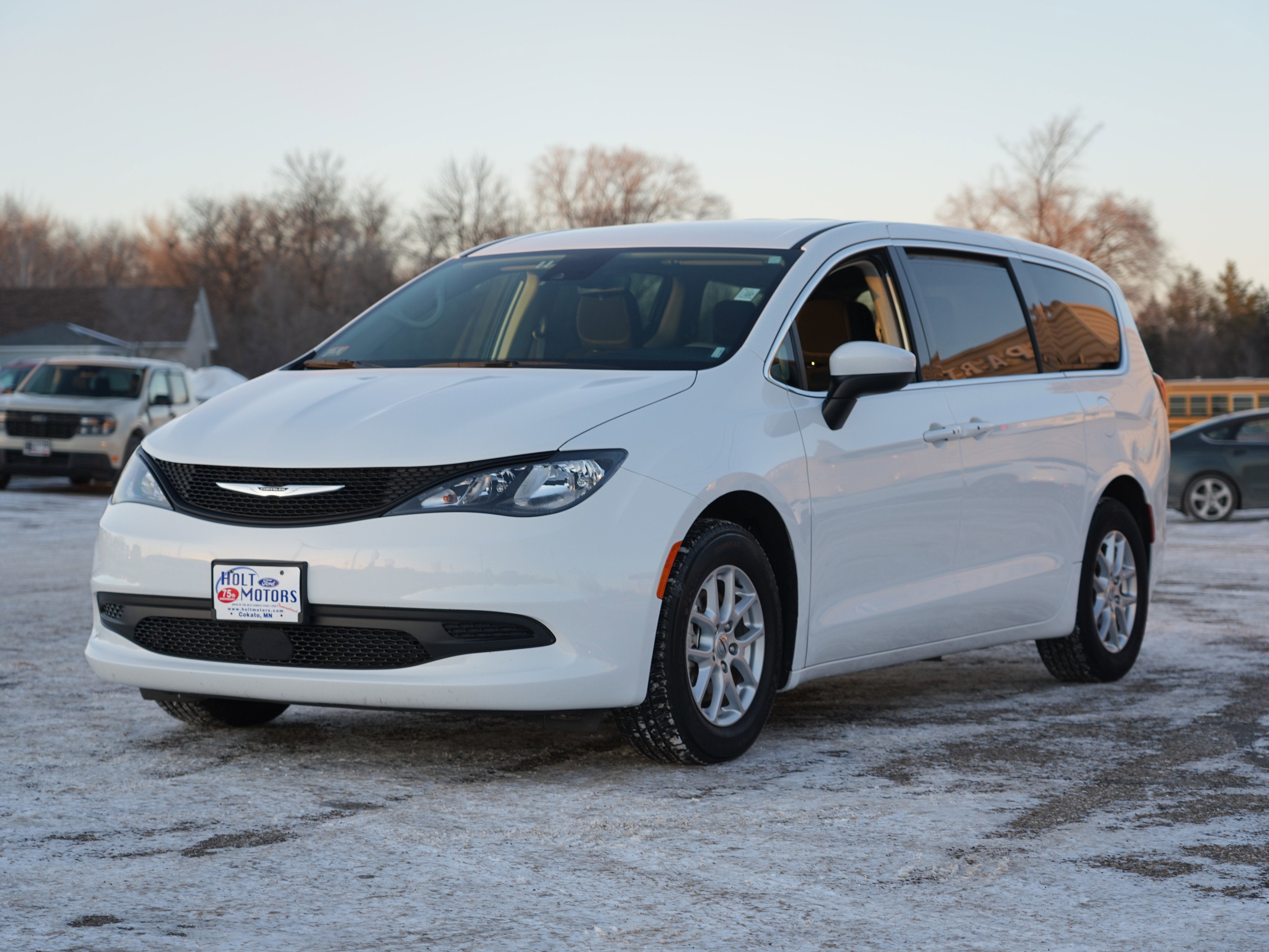 2023 Chrysler Voyager LX