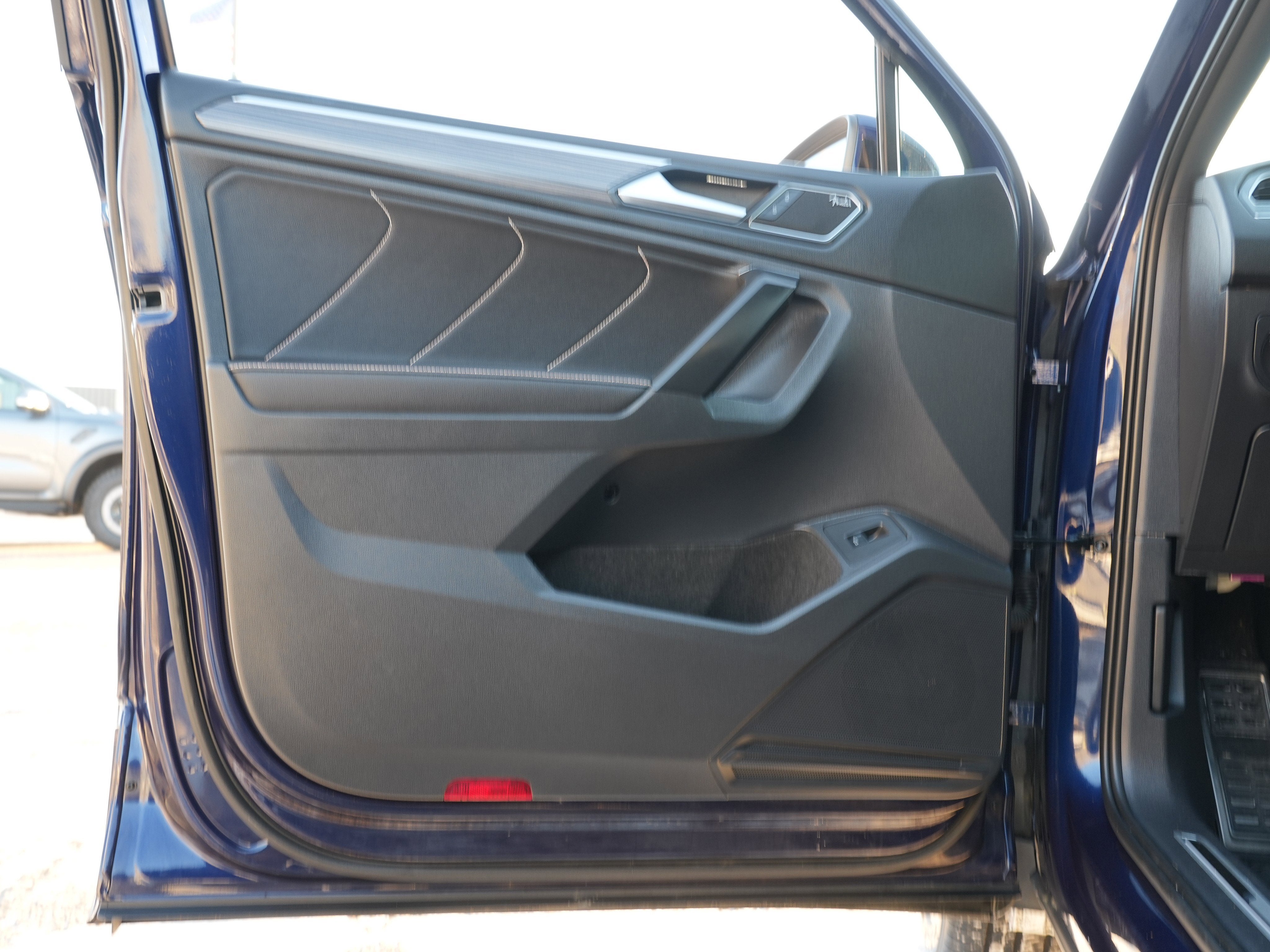 2023 Volkswagen Tiguan SEL R-Line