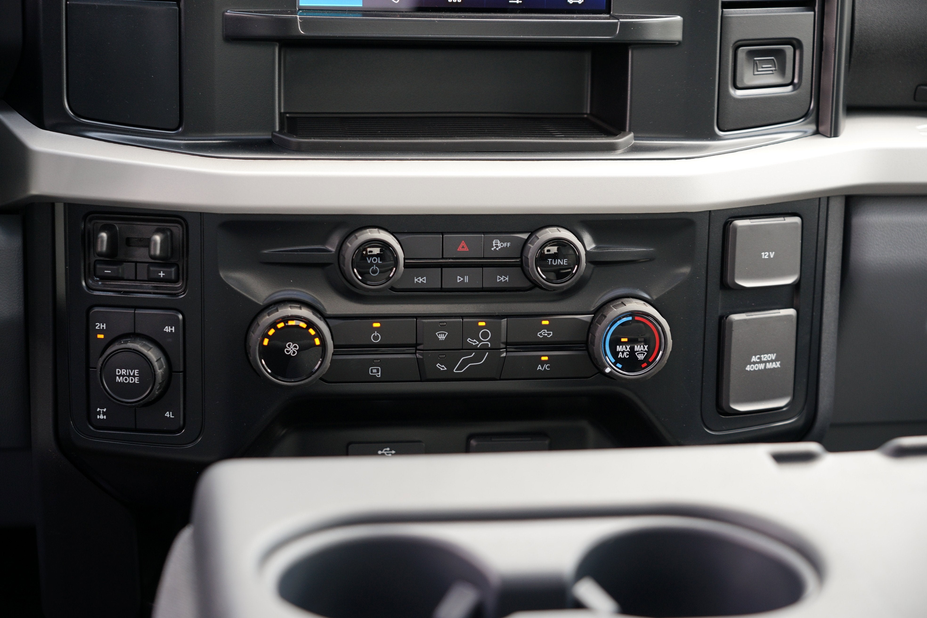 2026 Ford Super Duty F-350 SRW XLT