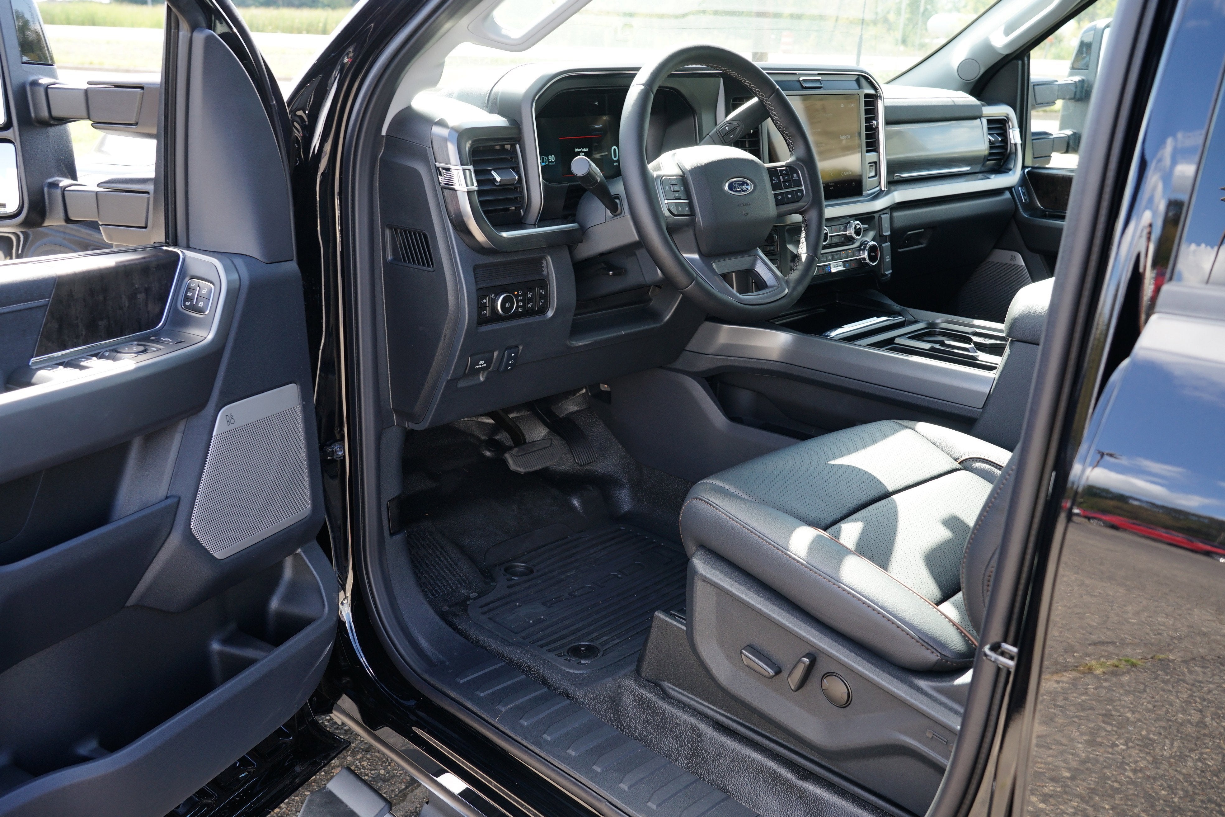 2026 Ford Super Duty F-350 SRW LARIAT