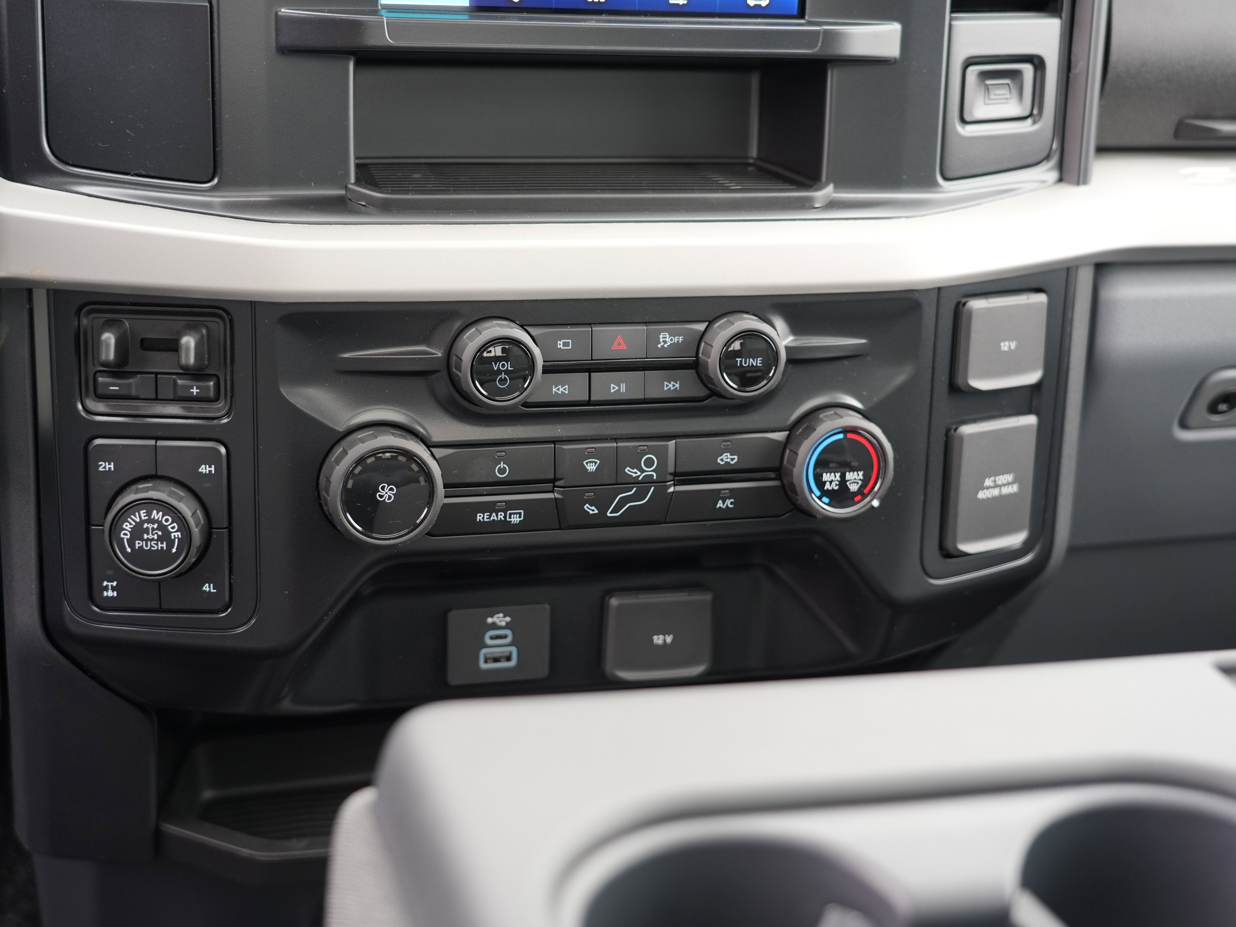 2026 Ford Super Duty F-350 SRW XLT