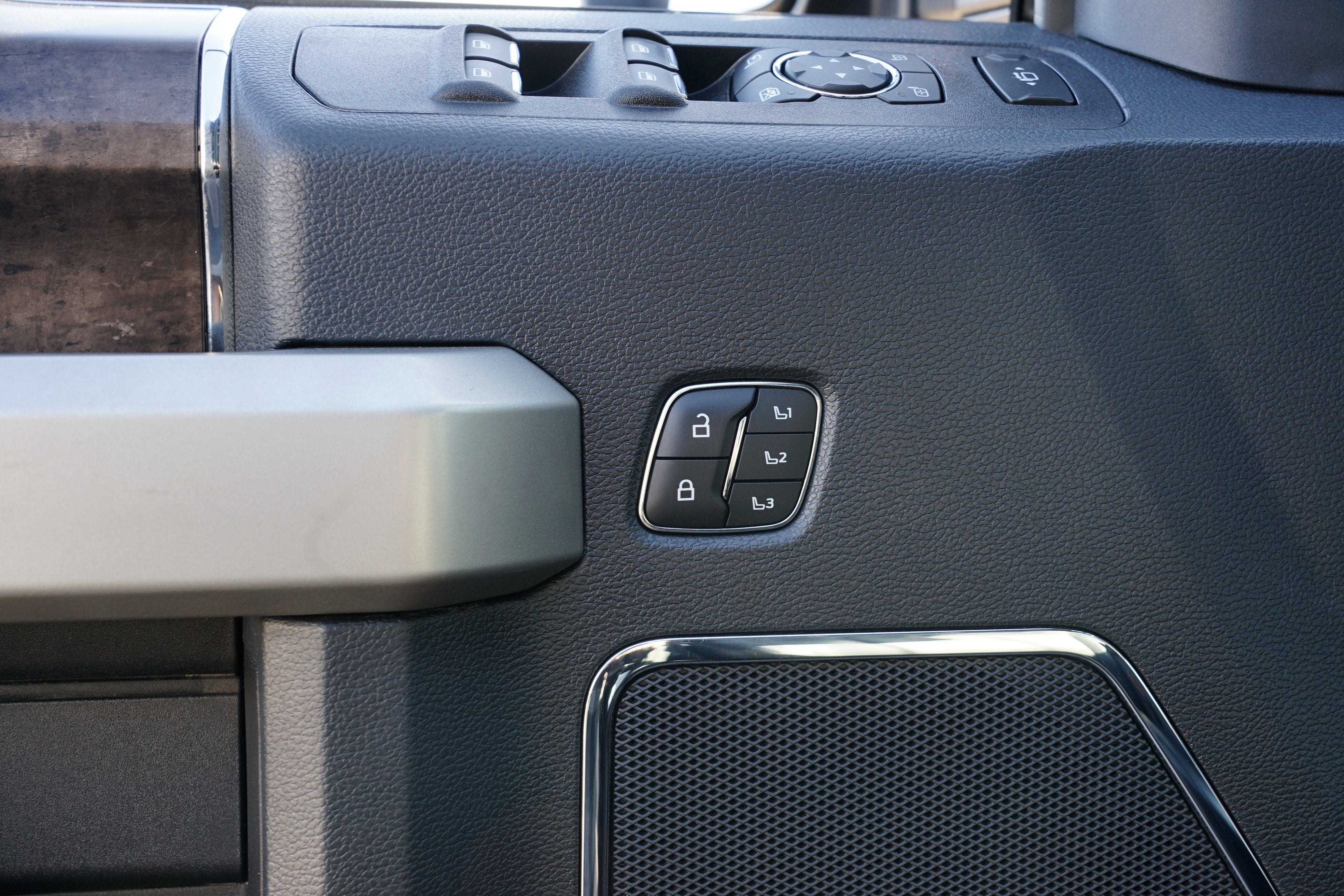 2022 Ford Super Duty F-350 SRW LARIAT